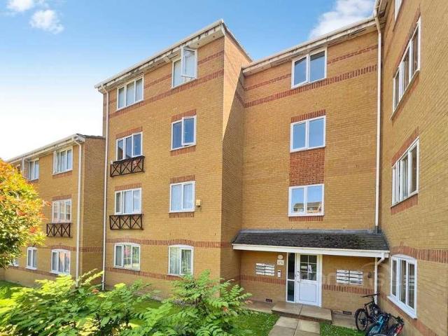 Flat for sale in Aldershot, Hampshire