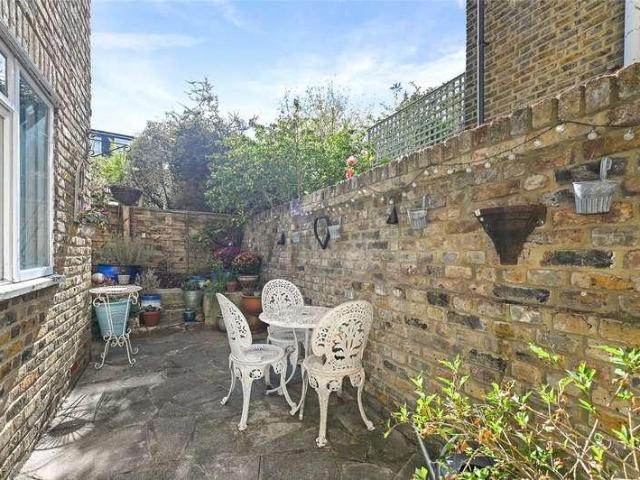 Flat for sale in London Borough of Hammersmith and Fulham, Greater London