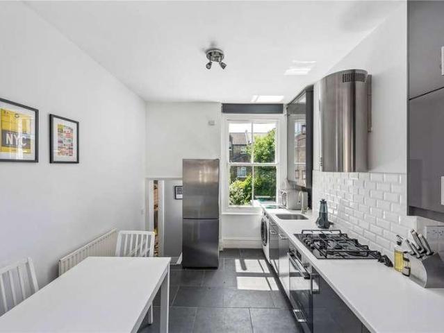 Flat for sale in Highbury, Greater London