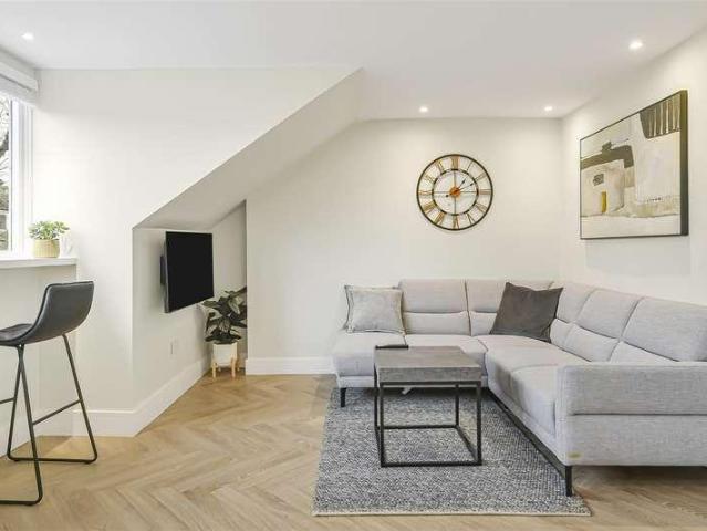 Flat for sale in Chalk Farm, Primrose Hill