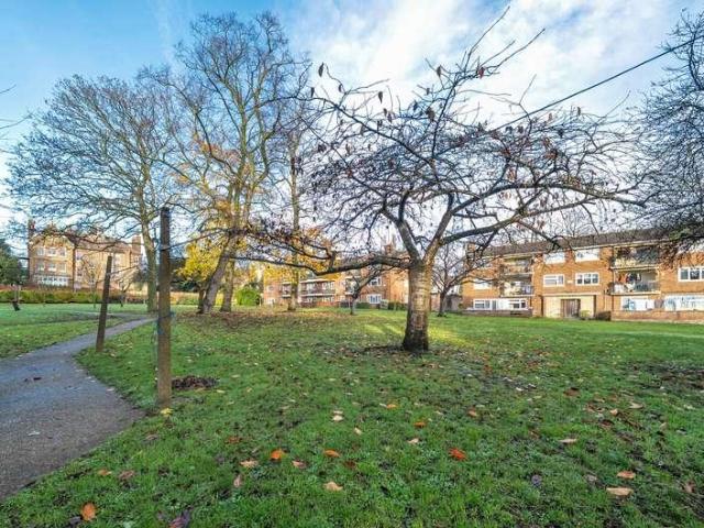 Flat for sale in Woodford Green, Greater London