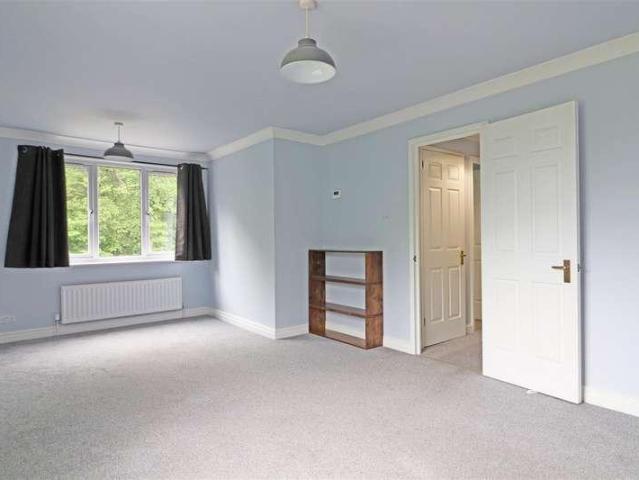 Flat for sale in Red Hill, Surrey