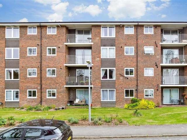 Flat for sale in Reigate, Reigate and Banstead