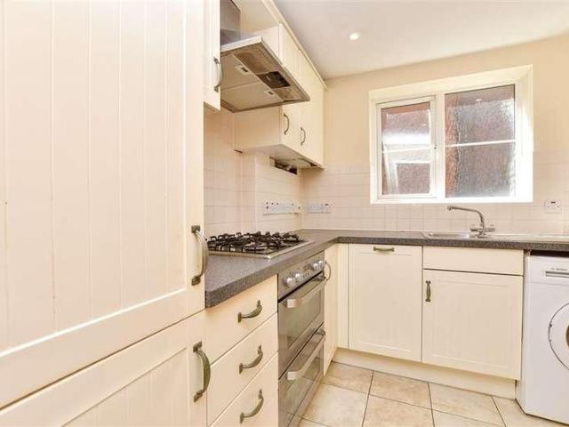 Flat for sale in Carshalton Beeches, Greater London