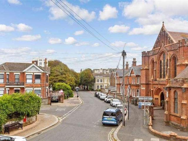 Flat for sale in West Worthing, Worthing