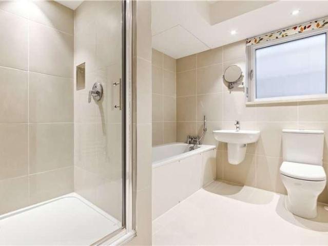 Flat for sale in Royal Borough of Kensington and Chelsea, Greater London