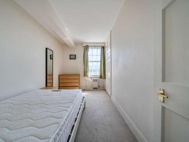 Flat for sale in Bayswater, Greater London