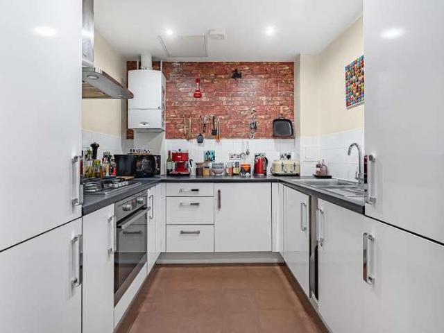 Flat for sale in Elmbridge, Surrey