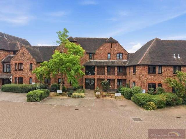 Flat for sale in Epping, Essex