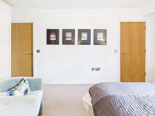 Flat for sale in London Borough of Lambeth, Greater London
