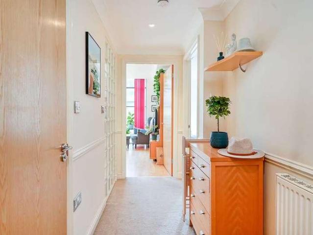 Flat for sale in Brentford, London Borough of Hounslow