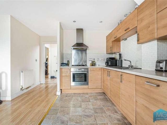 Flat for sale in New Barnet, Greater London