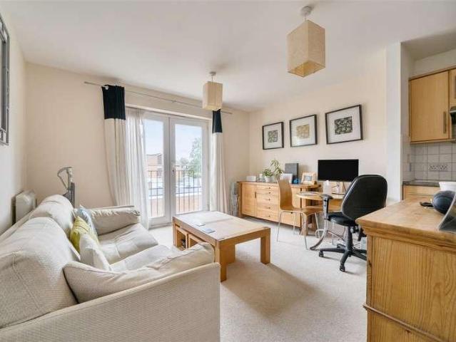 Flat for sale in Reading