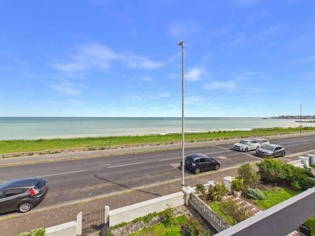 Flat for sale in Westbrook, Acol