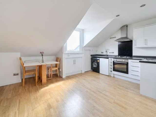 Flat for sale in Holloway, Greater London
