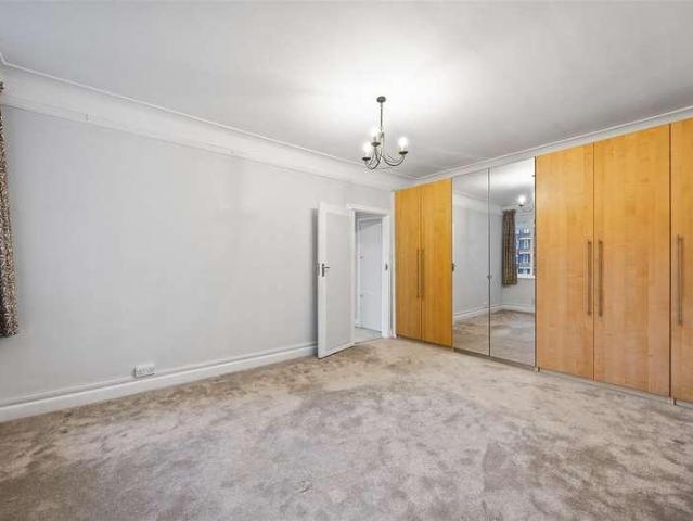 Flat for sale in Belsize Park, Greater London