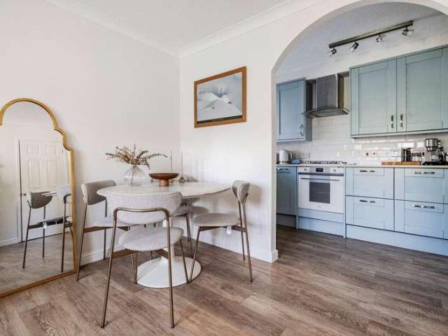 Flat for sale in Charlotteville, Westborough