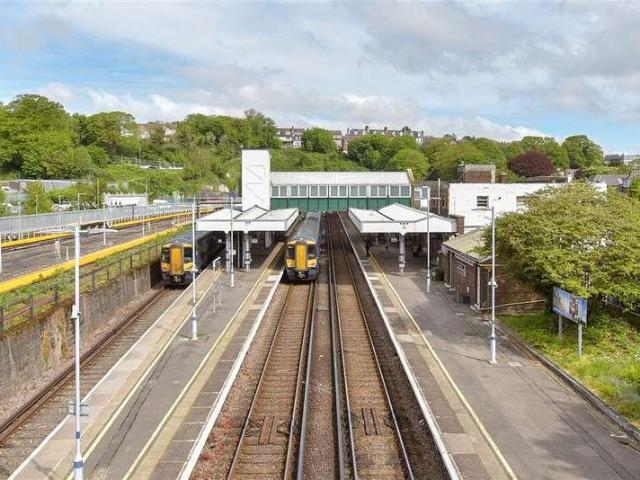 Flat for sale in Clarendon, Ash