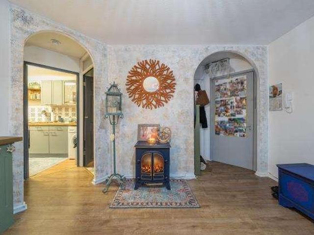 Flat for sale in Berrick Salome, Oxfordshire