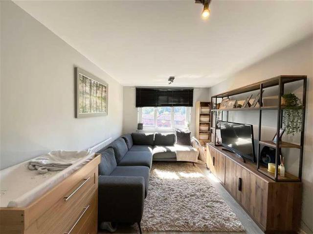 Flat for sale in Highams Park, Greater London