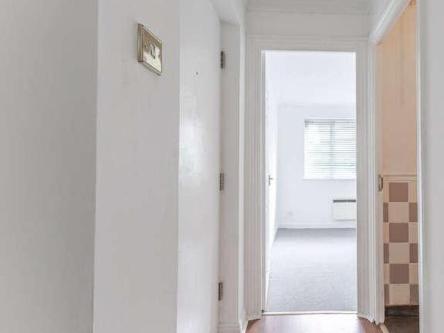 Flat for sale in North Watford, Hertfordshire