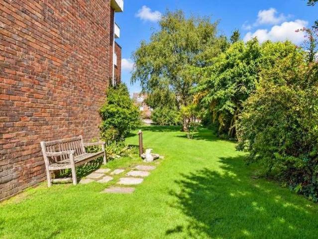Flat for sale in West Worthing, Worthing