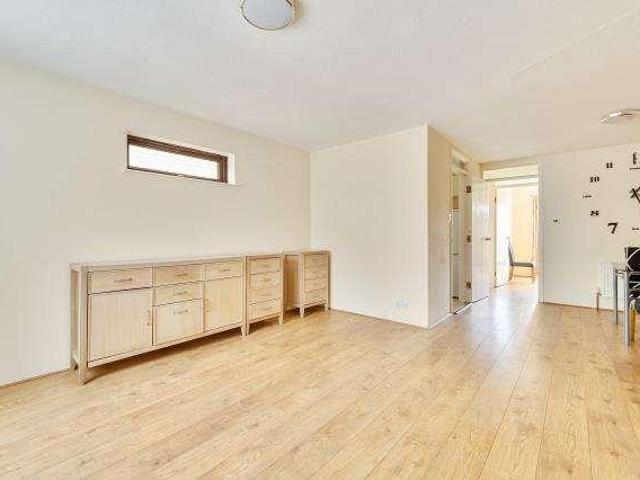 Flat for sale in Evershot, Oxfordshire