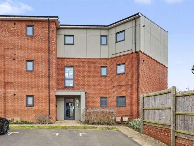 Flat for sale in Harlow, Essex