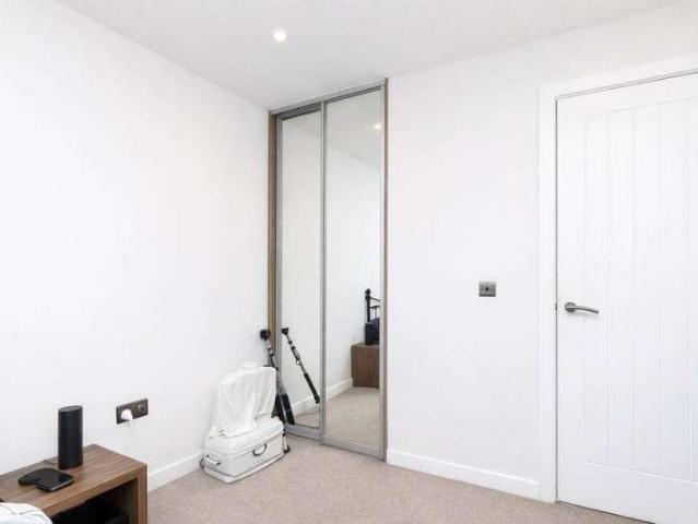 Flat for sale in Roffey, Horsham