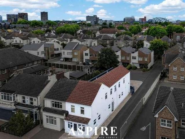 Flat for sale in Milton, Alton Barnes