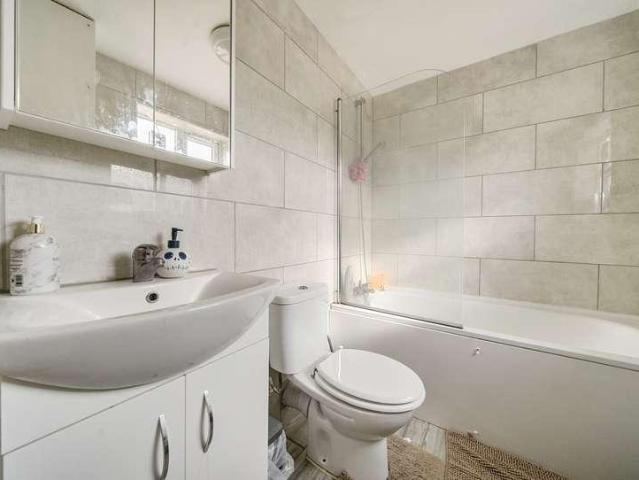 Flat for sale in Barton, The Slade