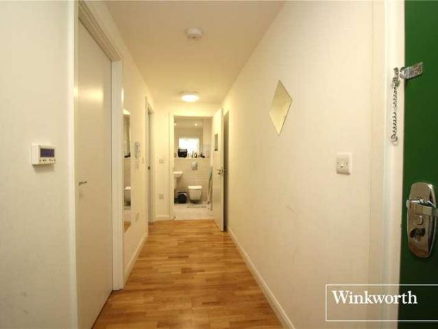 Flat for sale in Elstree and Borehamwood, Borehamwood