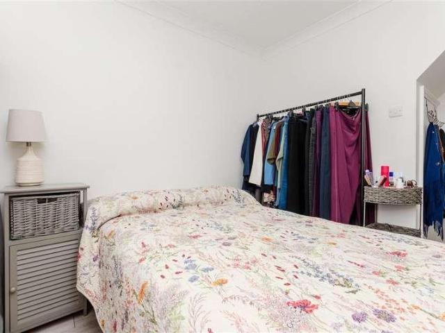 Flat for sale in Chatham