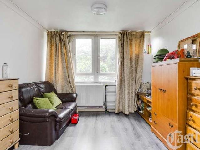 Flat for sale in South Hackney, Greater London