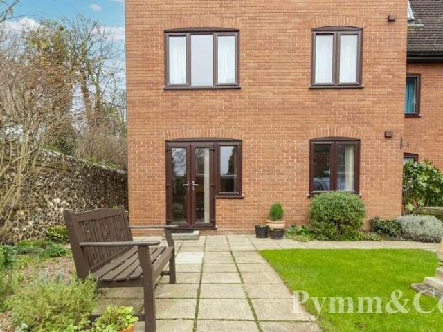 Flat for sale in East Bank, Norfolk