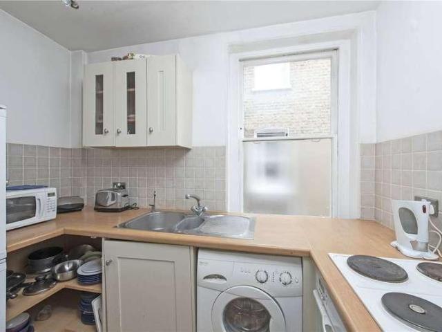 Flat for sale in Fulham, Greater London