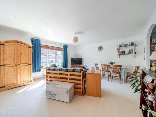 Flat for sale in Ham, Greater London