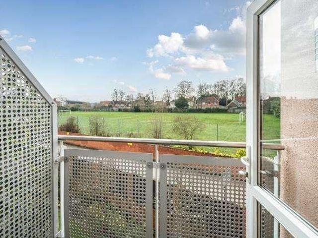 Flat for sale in Newbury, West Berkshire