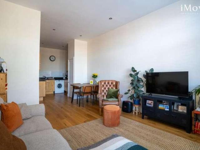 Flat for sale in London Borough of Croydon, Upper Norwood