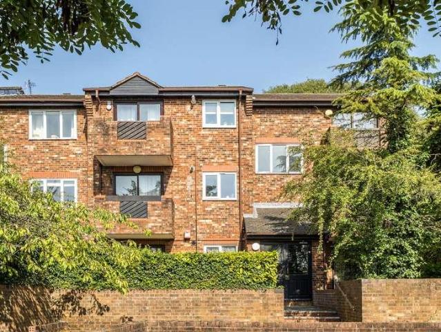 Flat for sale in London Borough of Lambeth, Greater London
