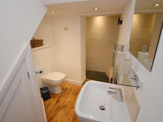 Flat for sale in Tenby, Wales