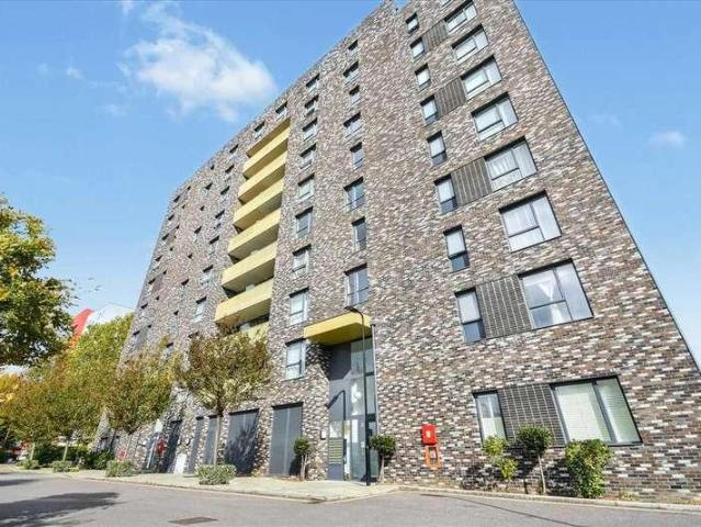 Flat for sale in London Borough of Ealing, Greater London