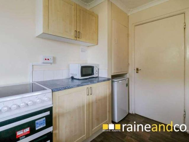 Flat for sale in Roe Green, Welwyn Hatfield