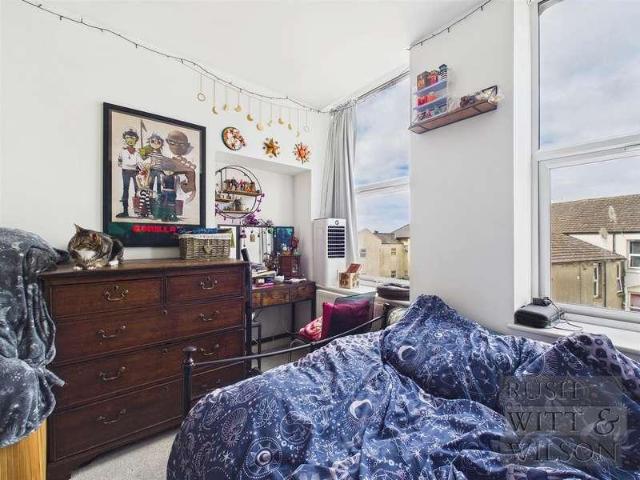 Flat for sale in Blacklands, Guestling Green