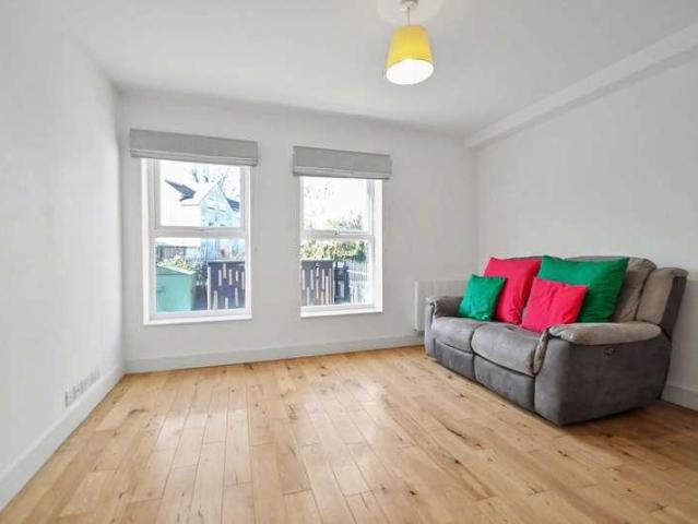 Flat for sale in Hampshire