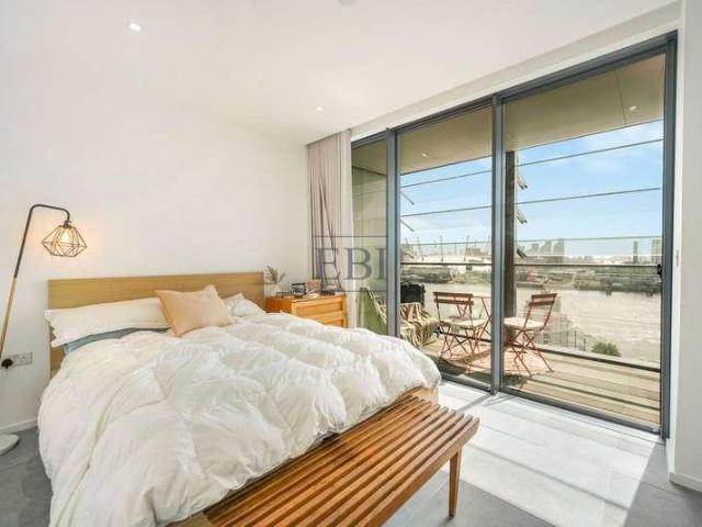 Flat for sale in Isle Of Dogs, Greater London