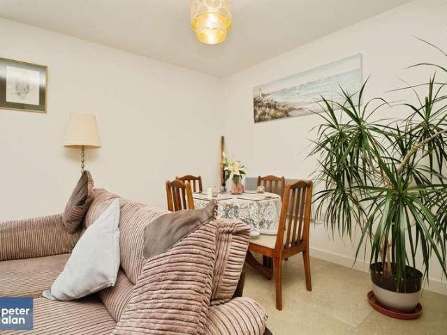 Flat for sale in Cardiff International Sports Village, Cardiff