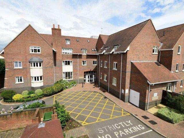 Flat for sale in Blackhills, Surrey