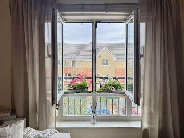 Flat for sale in Buckler's Park, Crowthorne