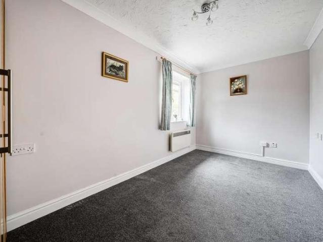 Flat for sale in Winkfield